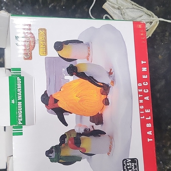 Penguin WarmupRetired With Box Light Up - Picture 7 of 7